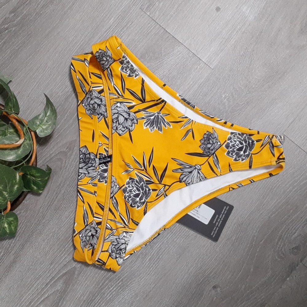 Pretty Little Thing Cut Out Bikini Bottom